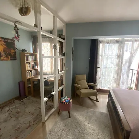 Have A Warm In The Center Of Alsancak איזמיר