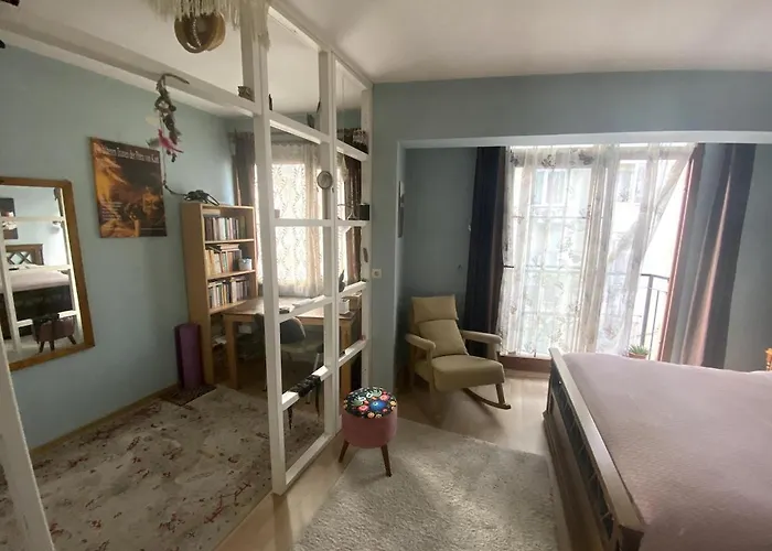 Have A Warm In The Center Of Alsancak איזמיר